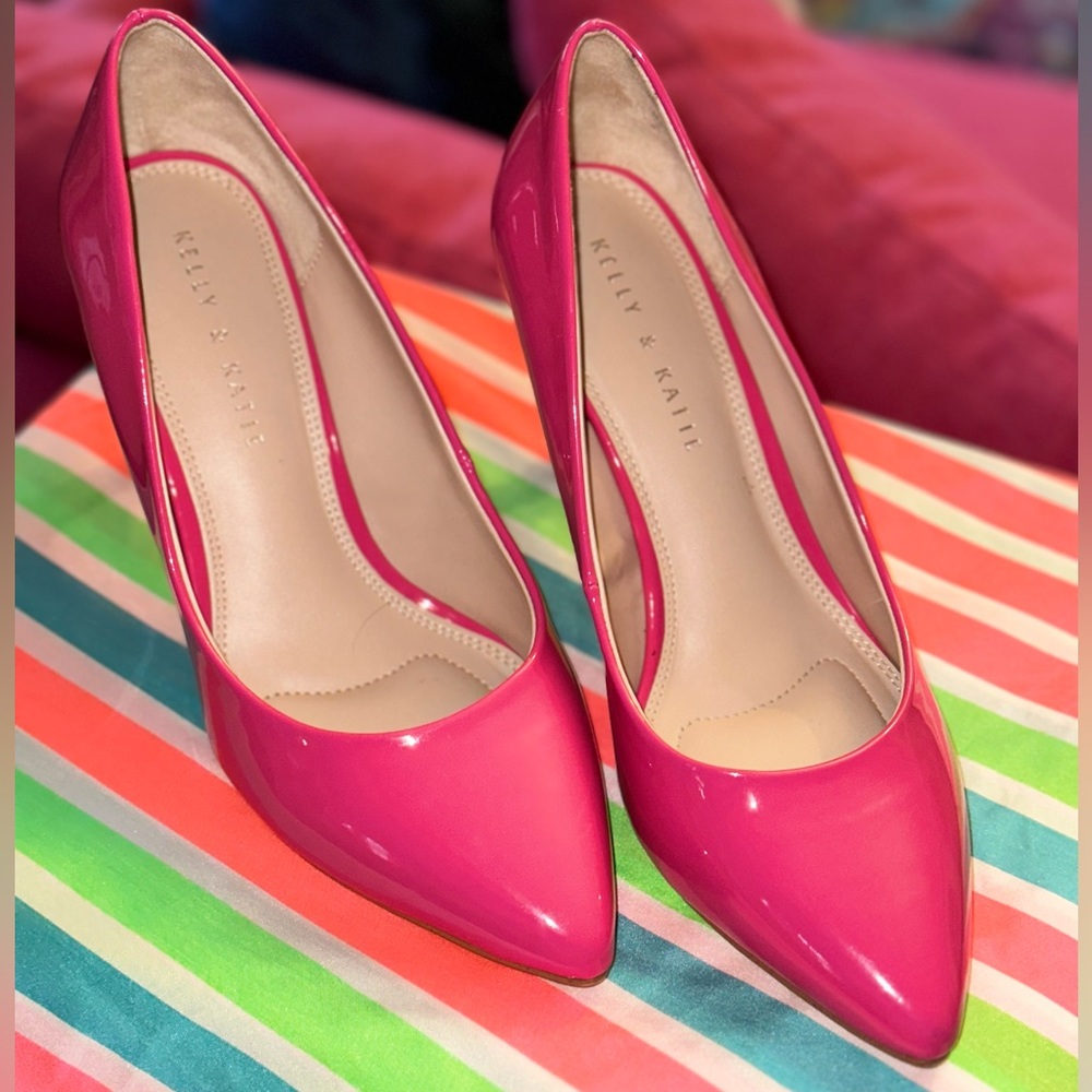 EUC 3.5 inch hot pink patent leather pumps/heels. Size 9.5.